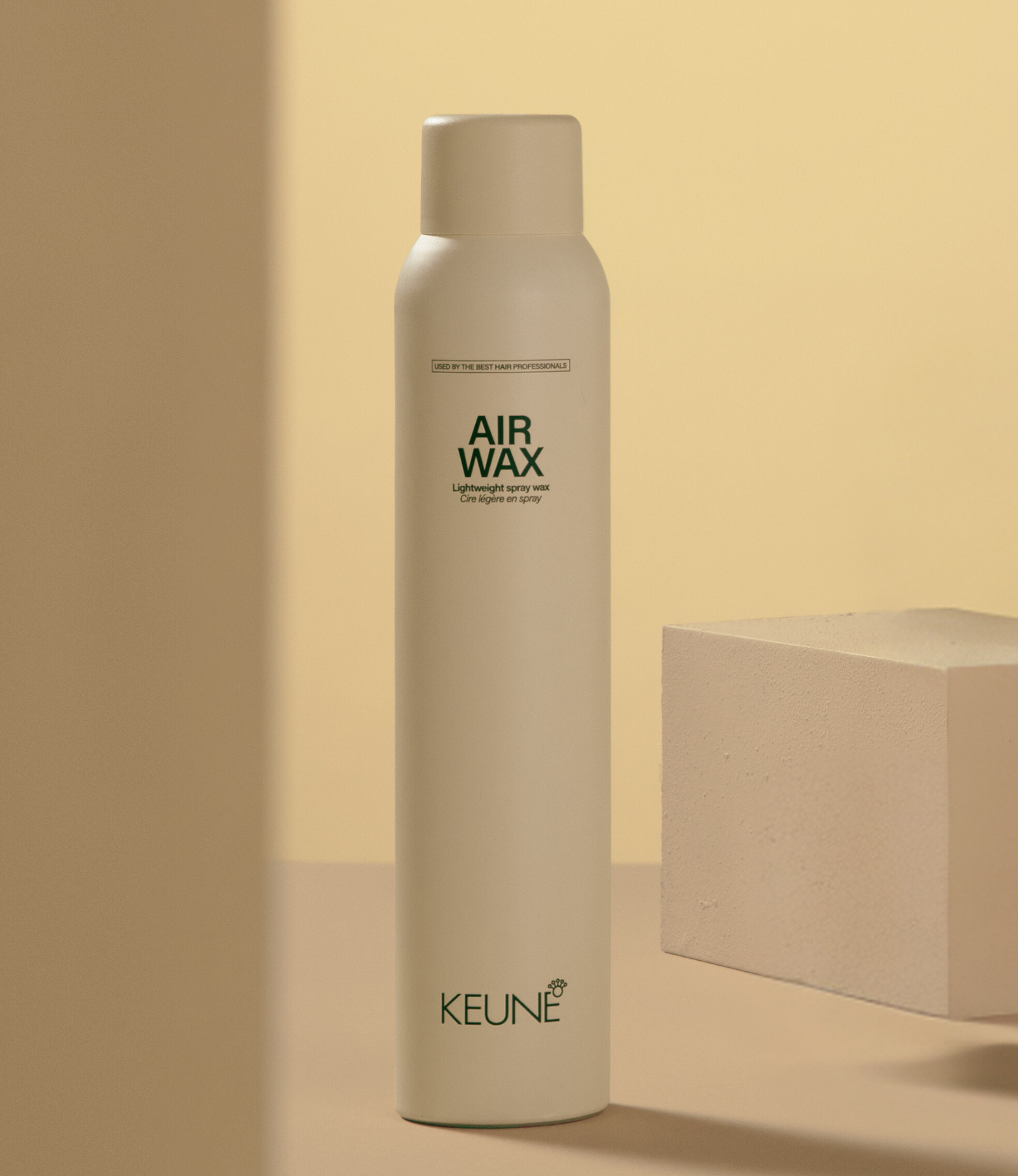 Mit Keune Air Wax - Leichtes Sprühwachs schaffst Du mühelos ein elegantes Haarstyling. Perfekt für Ponytails und Anti Frizz Effekte.